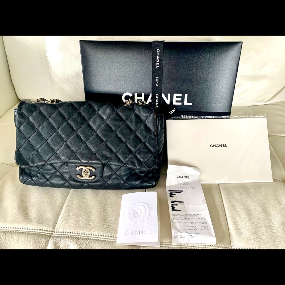 CHANEL, MAKE AN OFFER, Black Quilted Shoulder Bag, - Picture 2 of 16